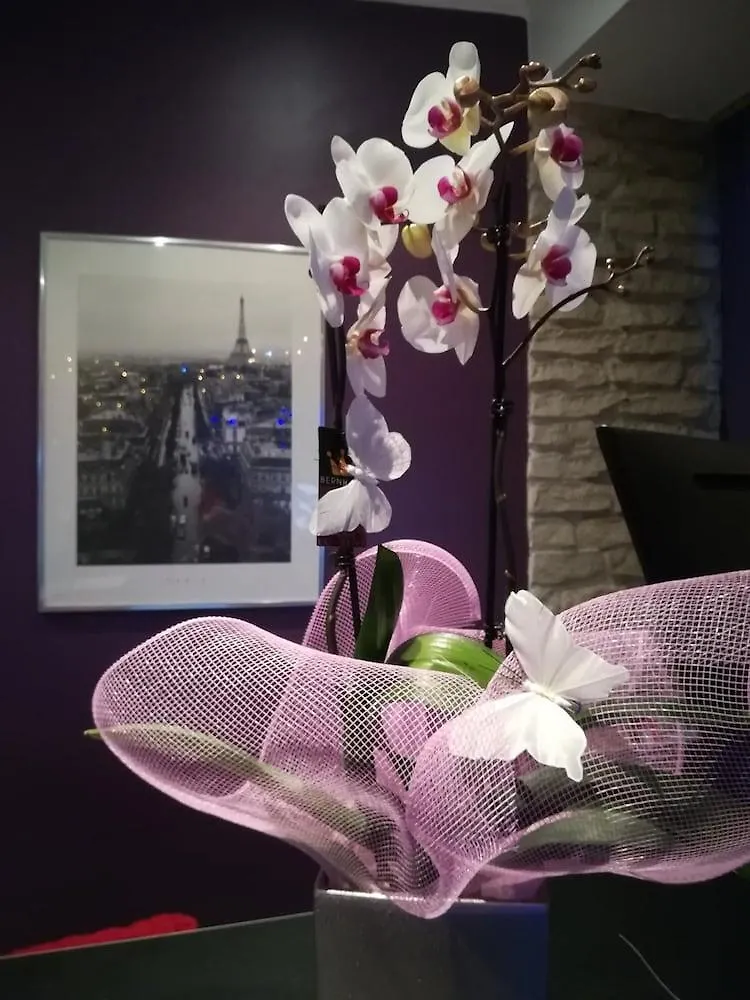 Hotel Du Globe 18 Париж 2*,  Франция
