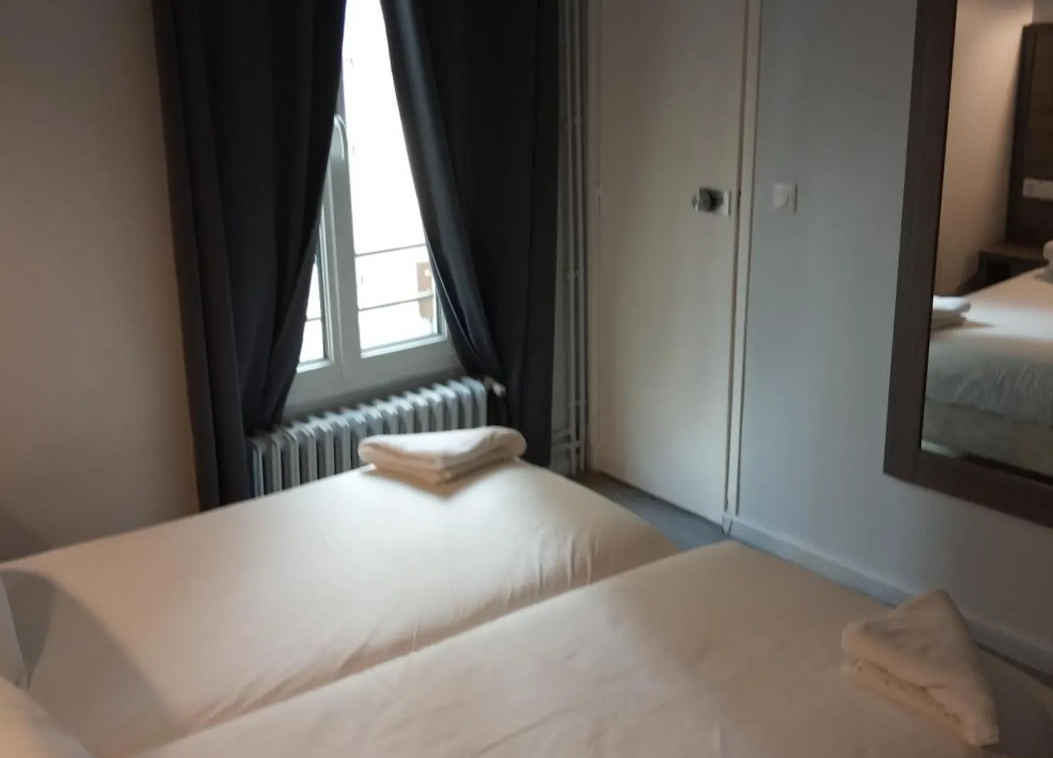 **  Hotel Du Globe 18 Париж Франция